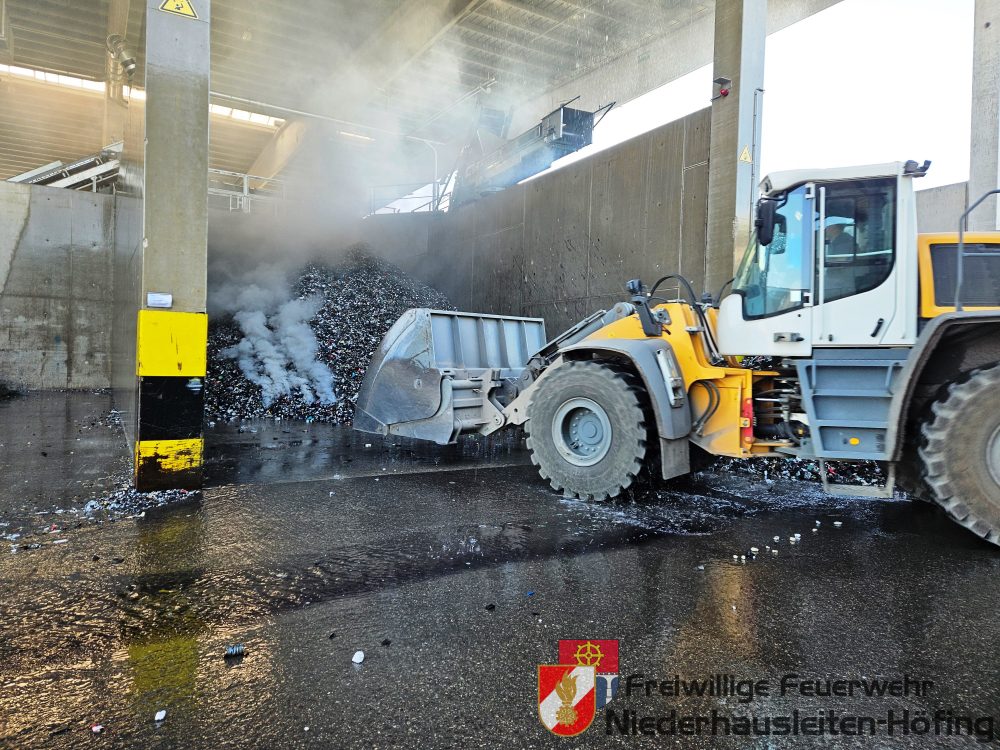 Schreddermaterial geriet in Brand