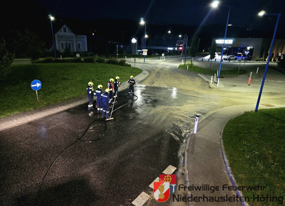 Ladegut im Kreisverkehr verloren